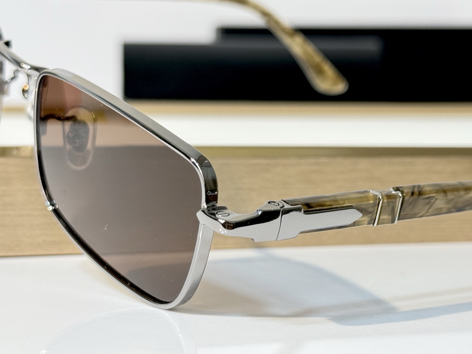 Persol Mod ：1025-S Size ：57口22-145