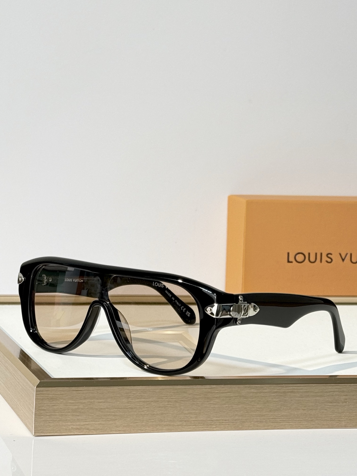 LOUIS VUITTON Mod:Z3516U Size:125口0-140 