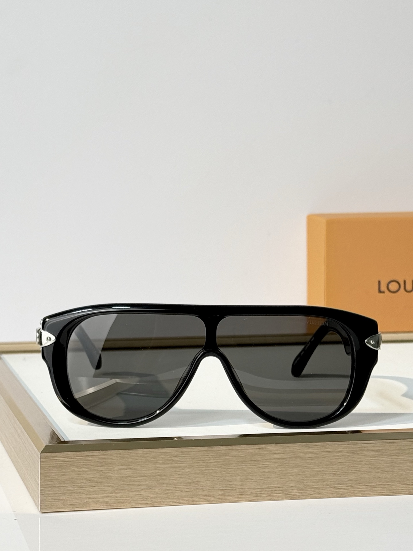 LOUIS VUITTON Mod:Z3516U Size:125口0-140 