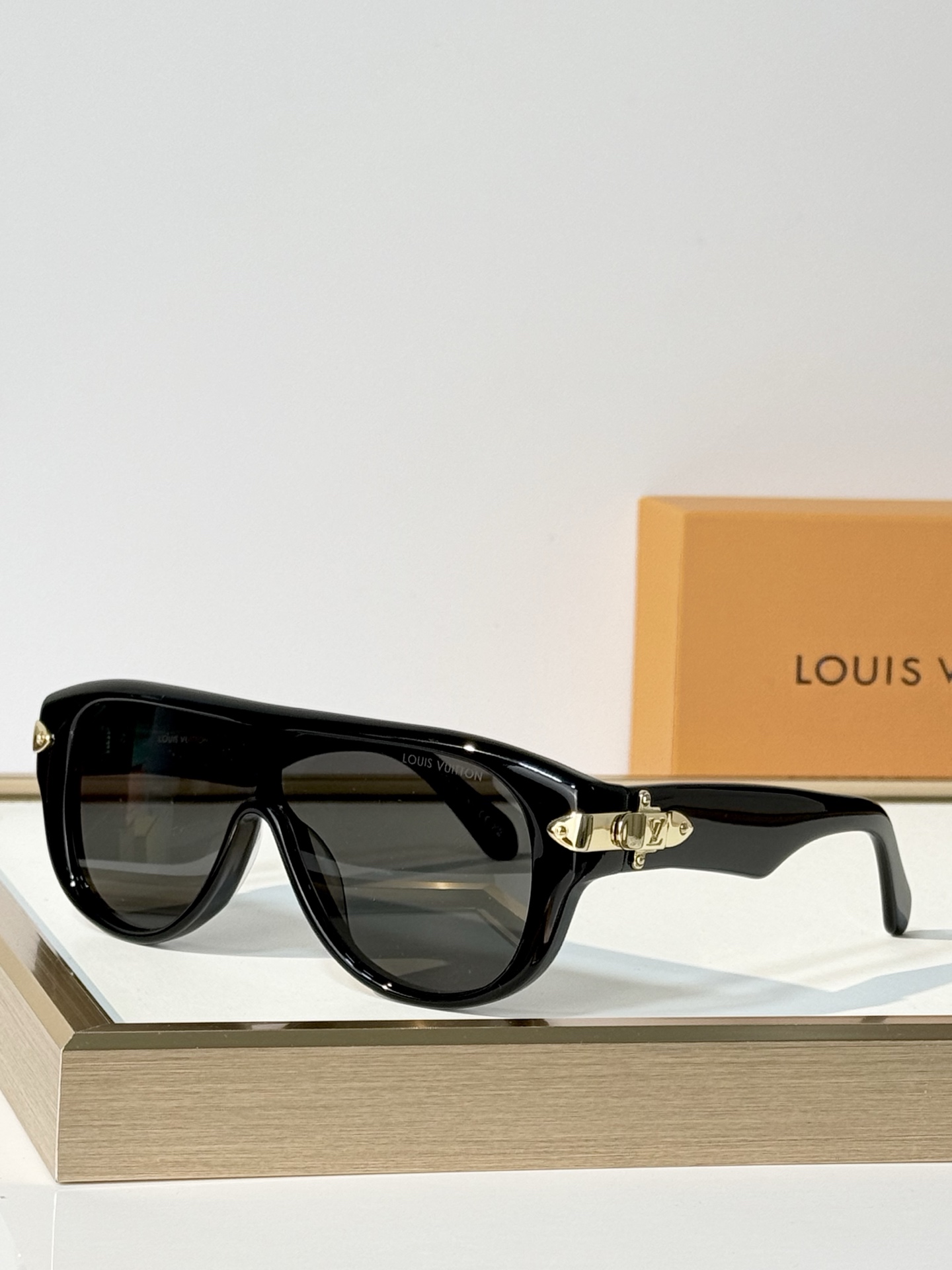LOUIS VUITTON Mod:Z3516U Size:125口0-140 