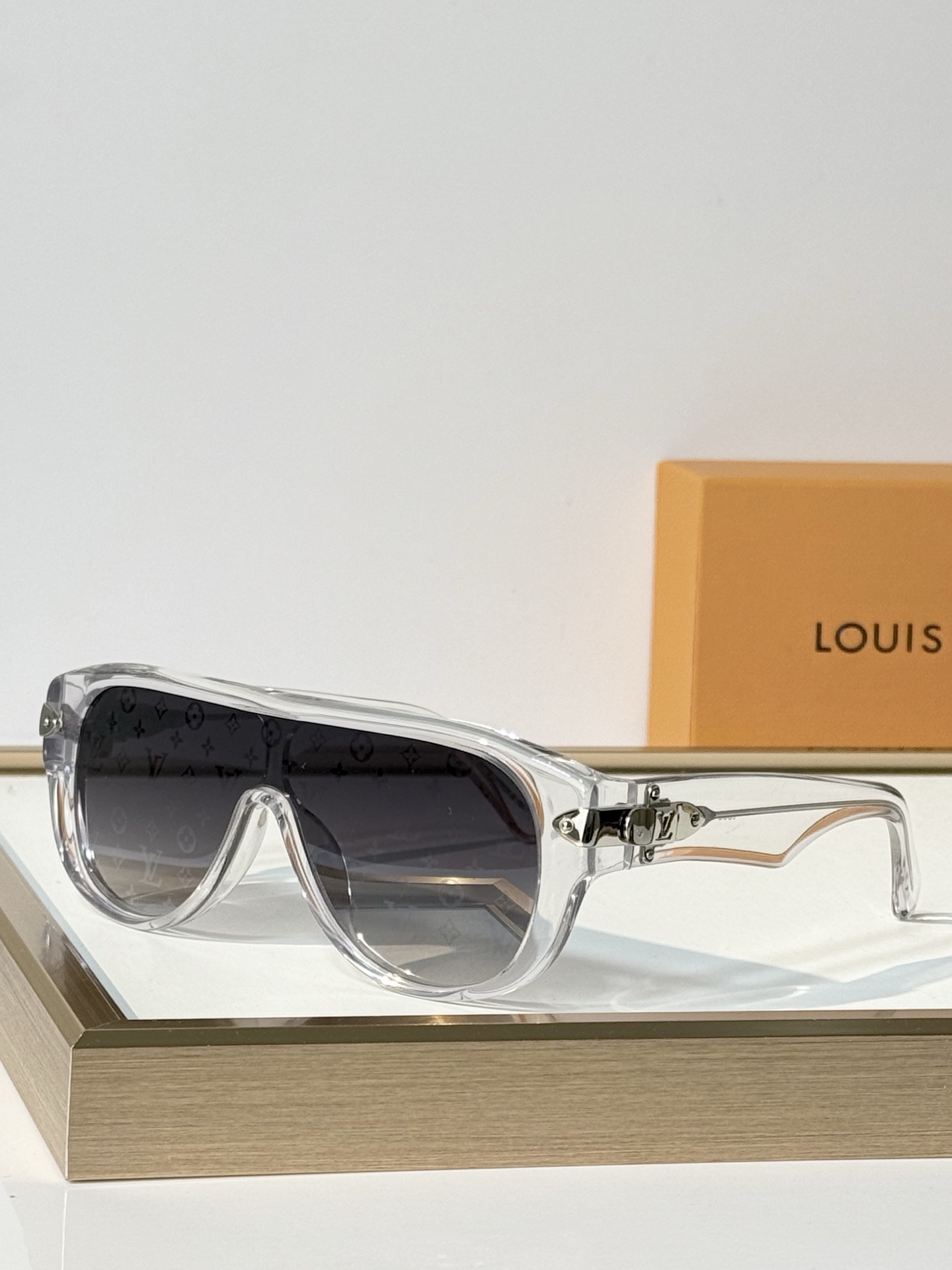 LOUIS VUITTON Mod:Z3516U Size:125口0-140 
