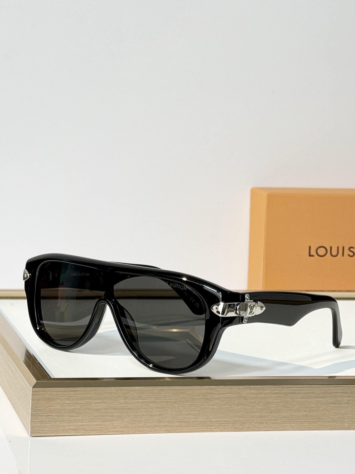 LOUIS VUITTON Mod:Z3516U Size:125口0-140 