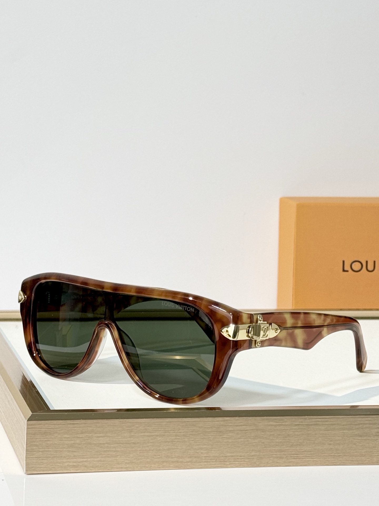 LOUIS VUITTON Mod:Z3516U Size:125口0-140 