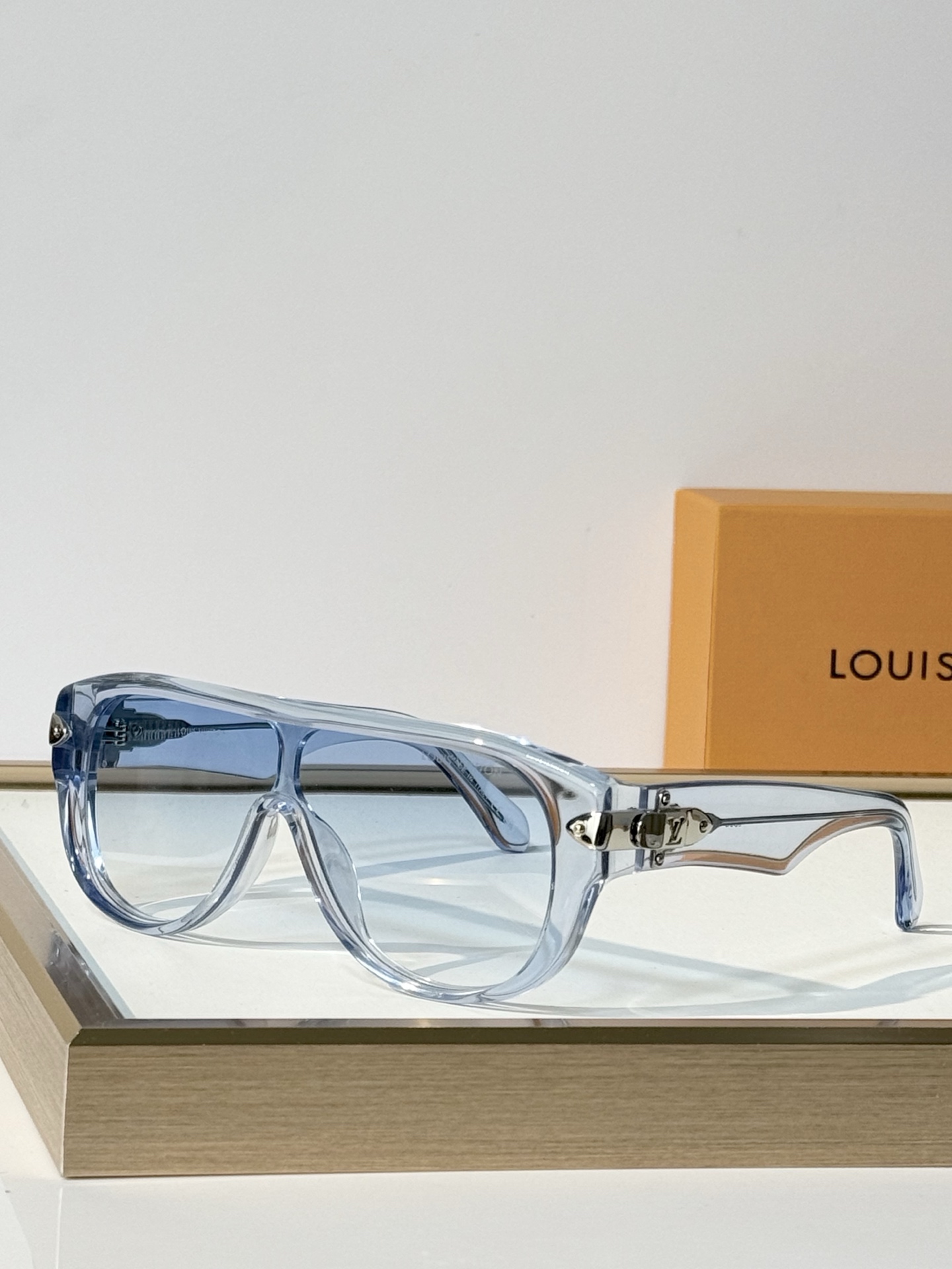 LOUIS VUITTON Mod:Z3516U Size:125口0-140 