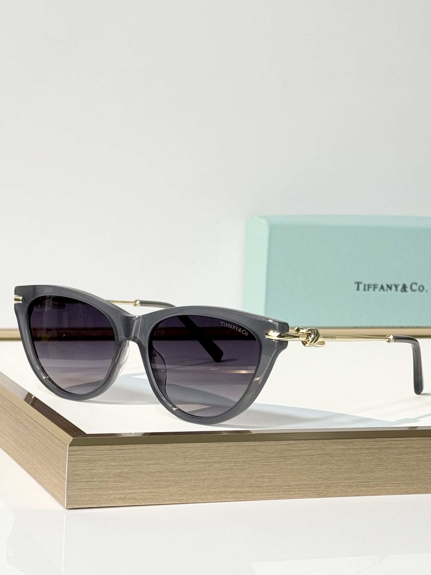 TIFFANY&Co. MODEL：TF4253 SIZE：56口18-145 