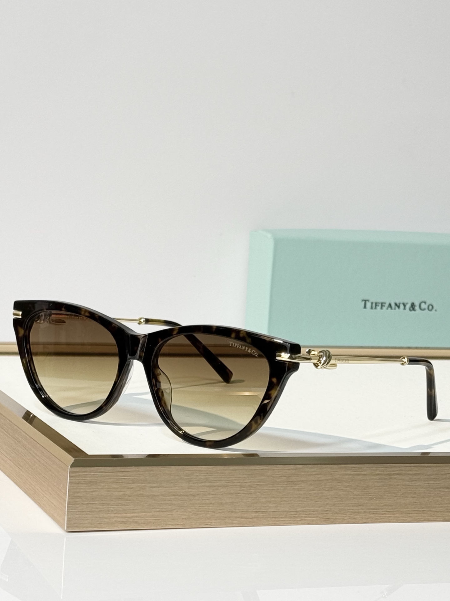 TIFFANY&Co. MODEL：TF4253 SIZE：56口18-145 