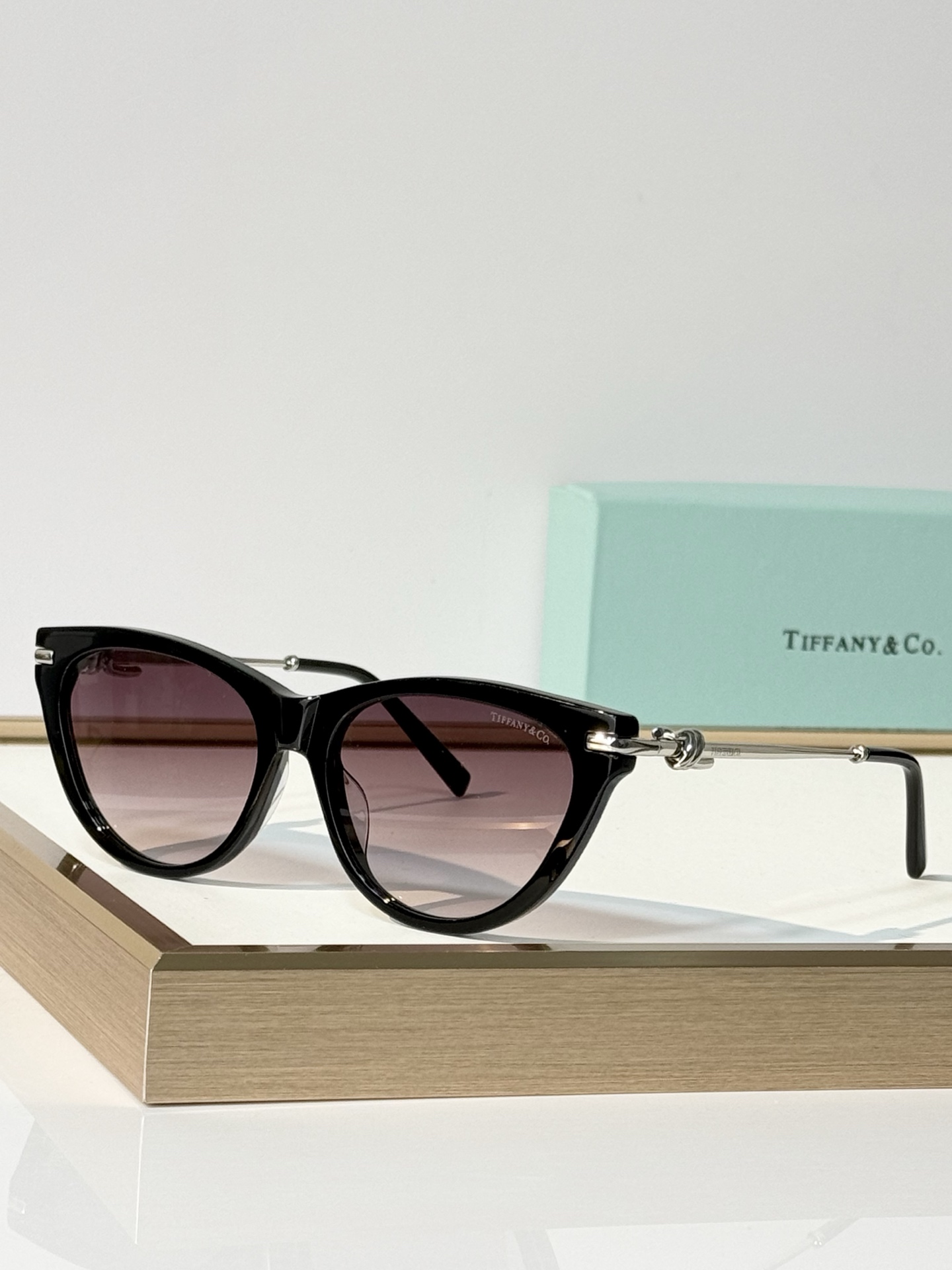 TIFFANY&Co. MODEL：TF4253 SIZE：56口18-145 
