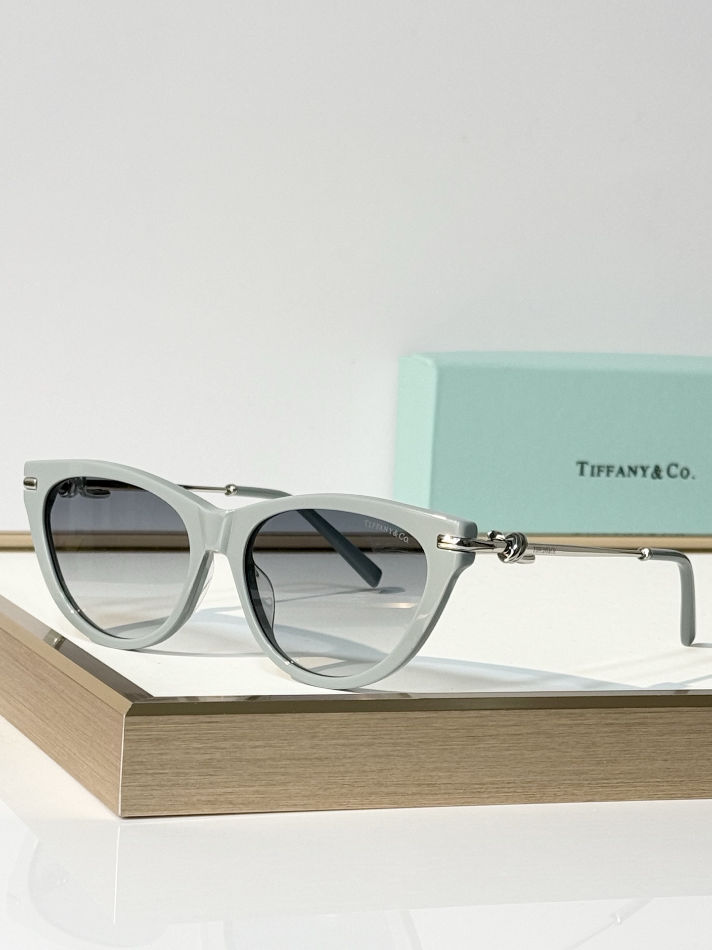TIFFANY&Co. MODEL：TF4253 SIZE：56口18-145 