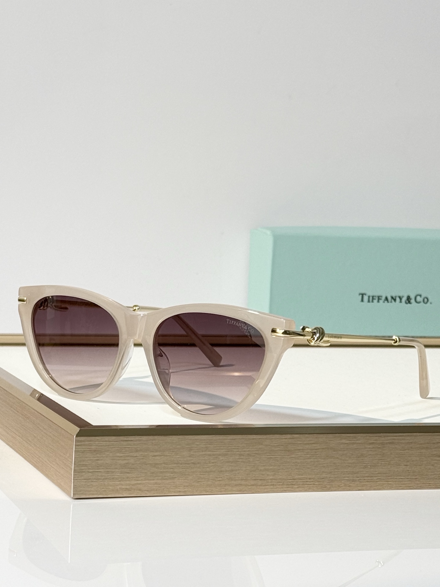 TIFFANY&Co. MODEL：TF4253 SIZE：56口18-145 