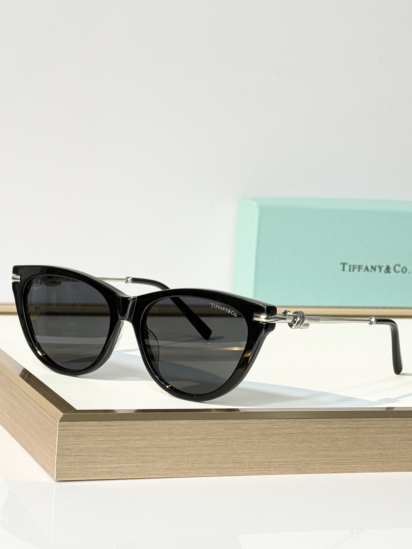 TIFFANY&Co. MODEL：TF4253 SIZE：56口18-145 