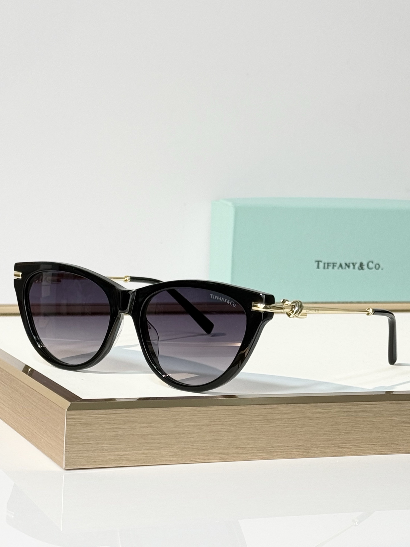 TIFFANY&Co. MODEL：TF4253 SIZE：56口18-145 