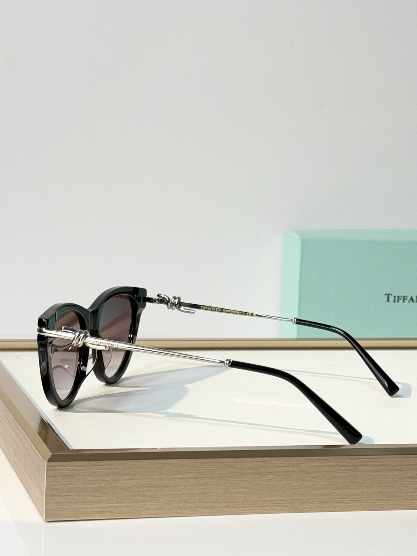 TIFFANY&Co. MODEL：TF4253 SIZE：56口18-145