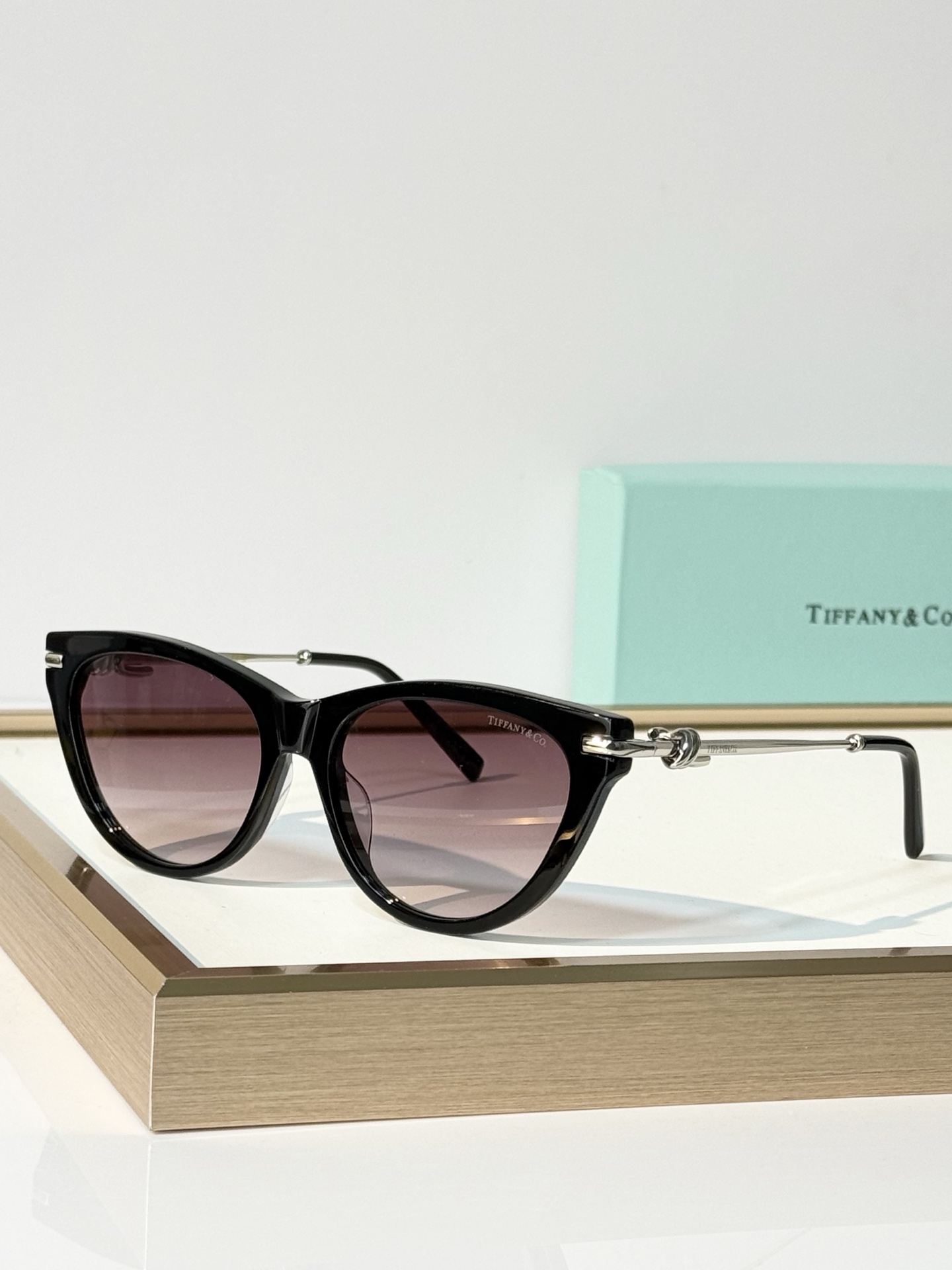 TIFFANY&Co. MODEL：TF4253 SIZE：56口18-145