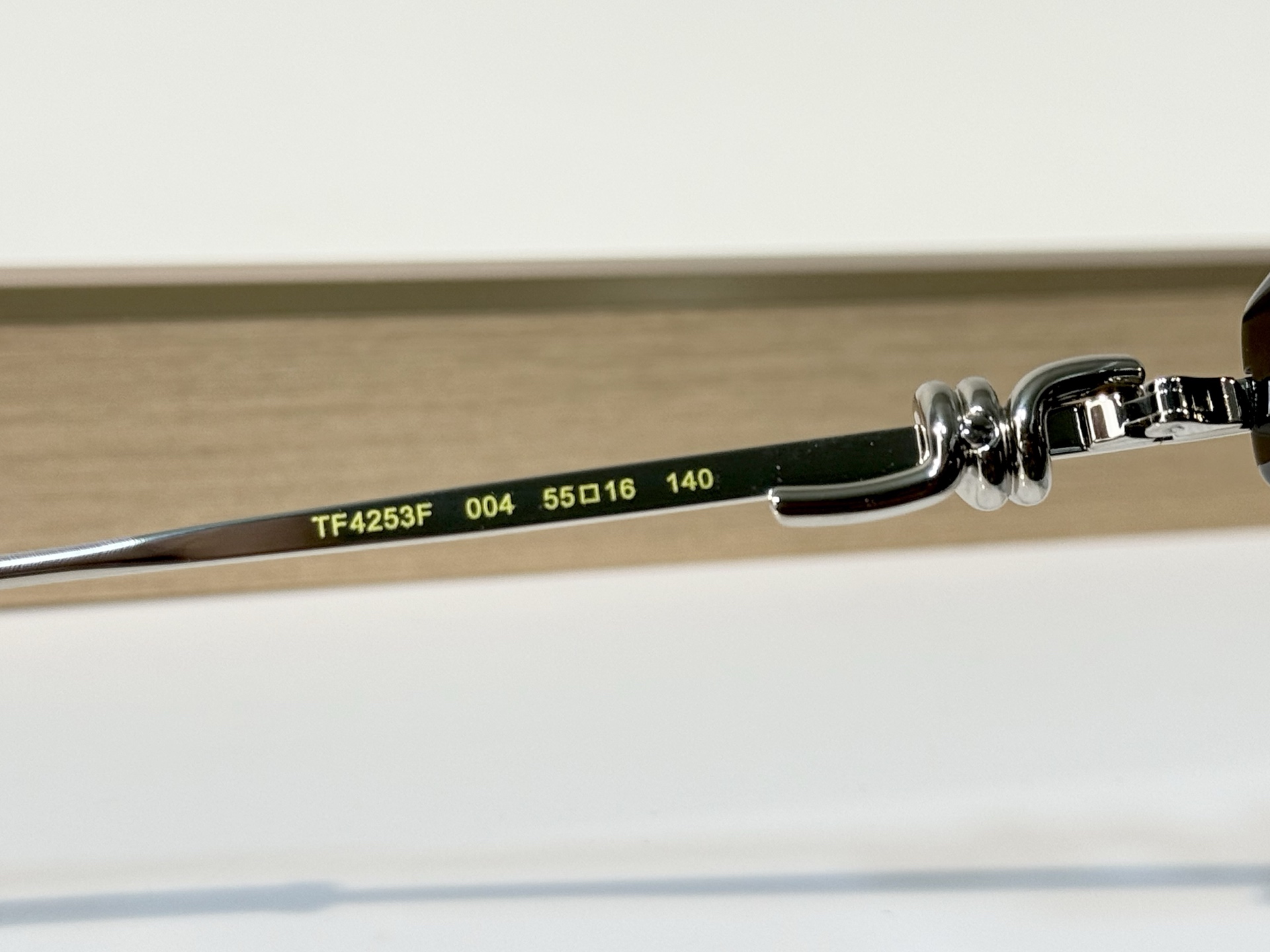 TIFFANY&Co. MODEL：TF4253 SIZE：56口18-145