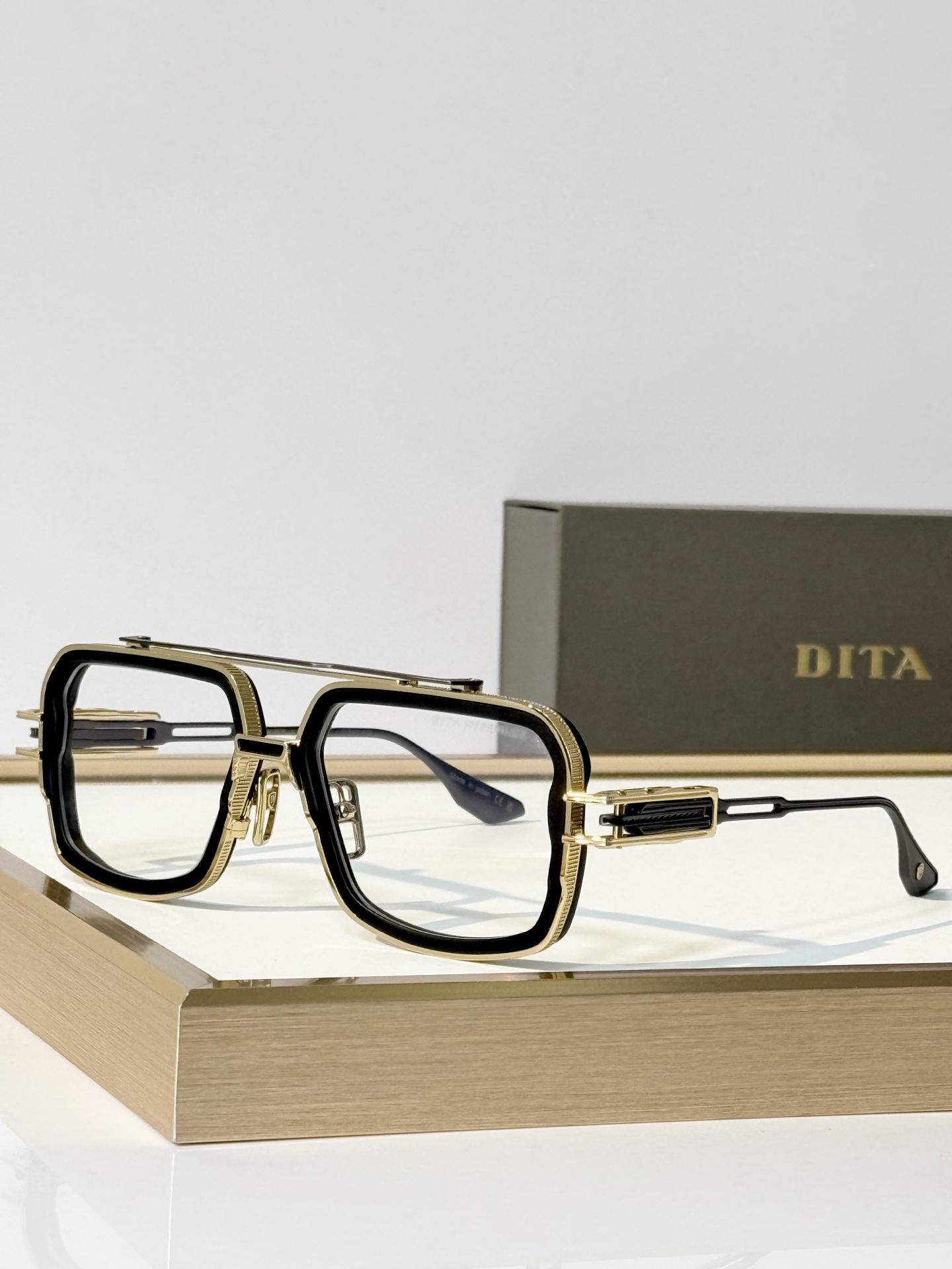 DIT* MODEL：HYPERLUX-1000 SIZE：56口18-137