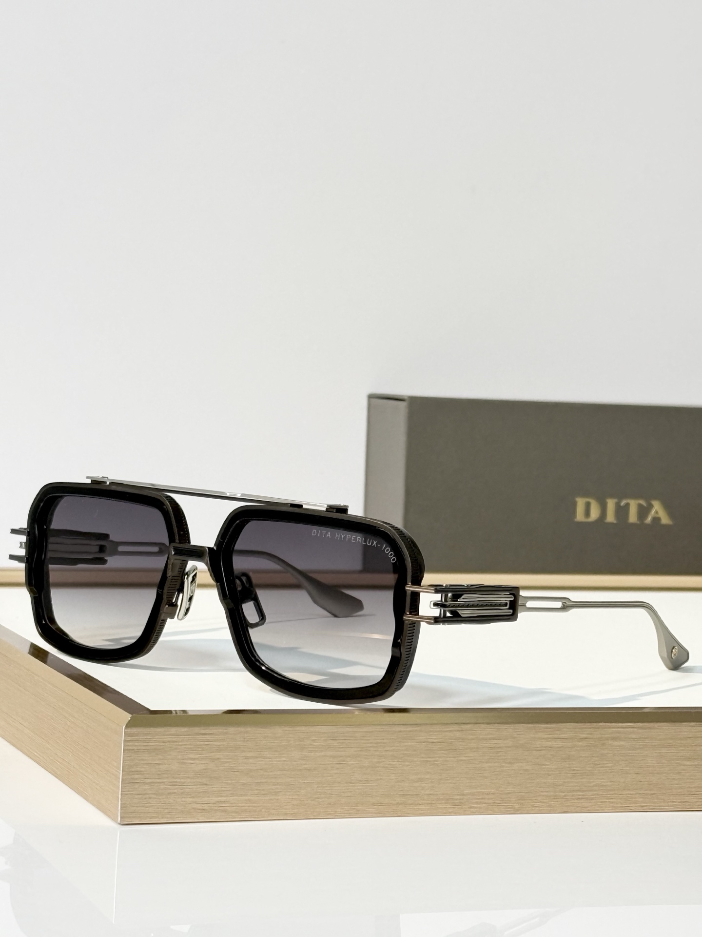DIT* MODEL：HYPERLUX-1000 SIZE：56口18-137