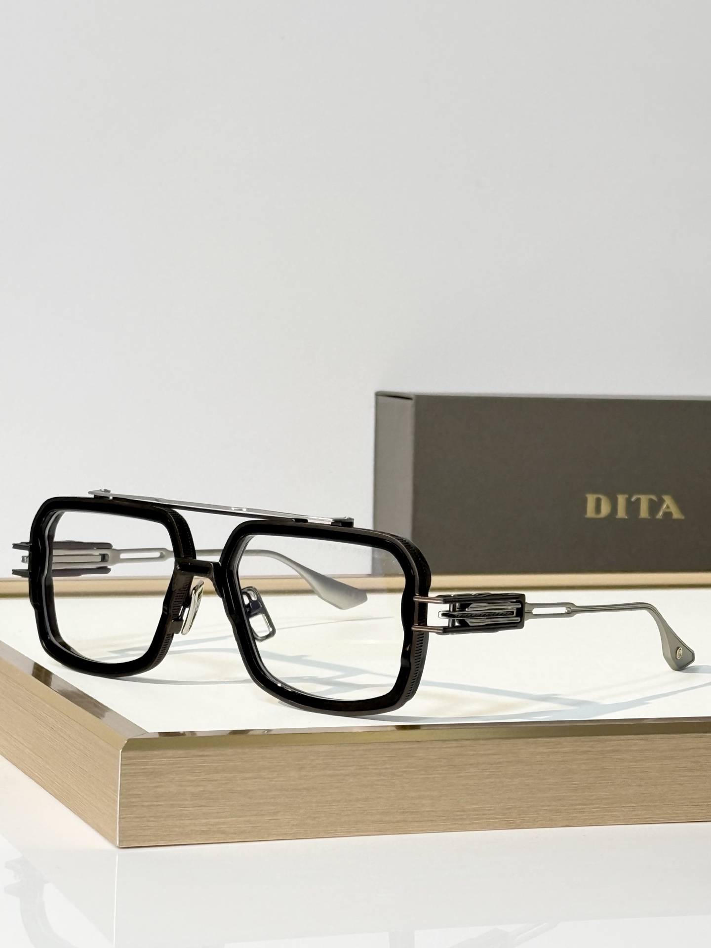 DIT* MODEL：HYPERLUX-1000 SIZE：56口18-137