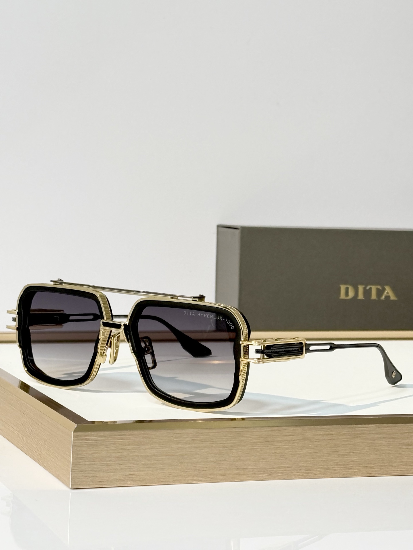 DIT* MODEL：HYPERLUX-1000 SIZE：56口18-137