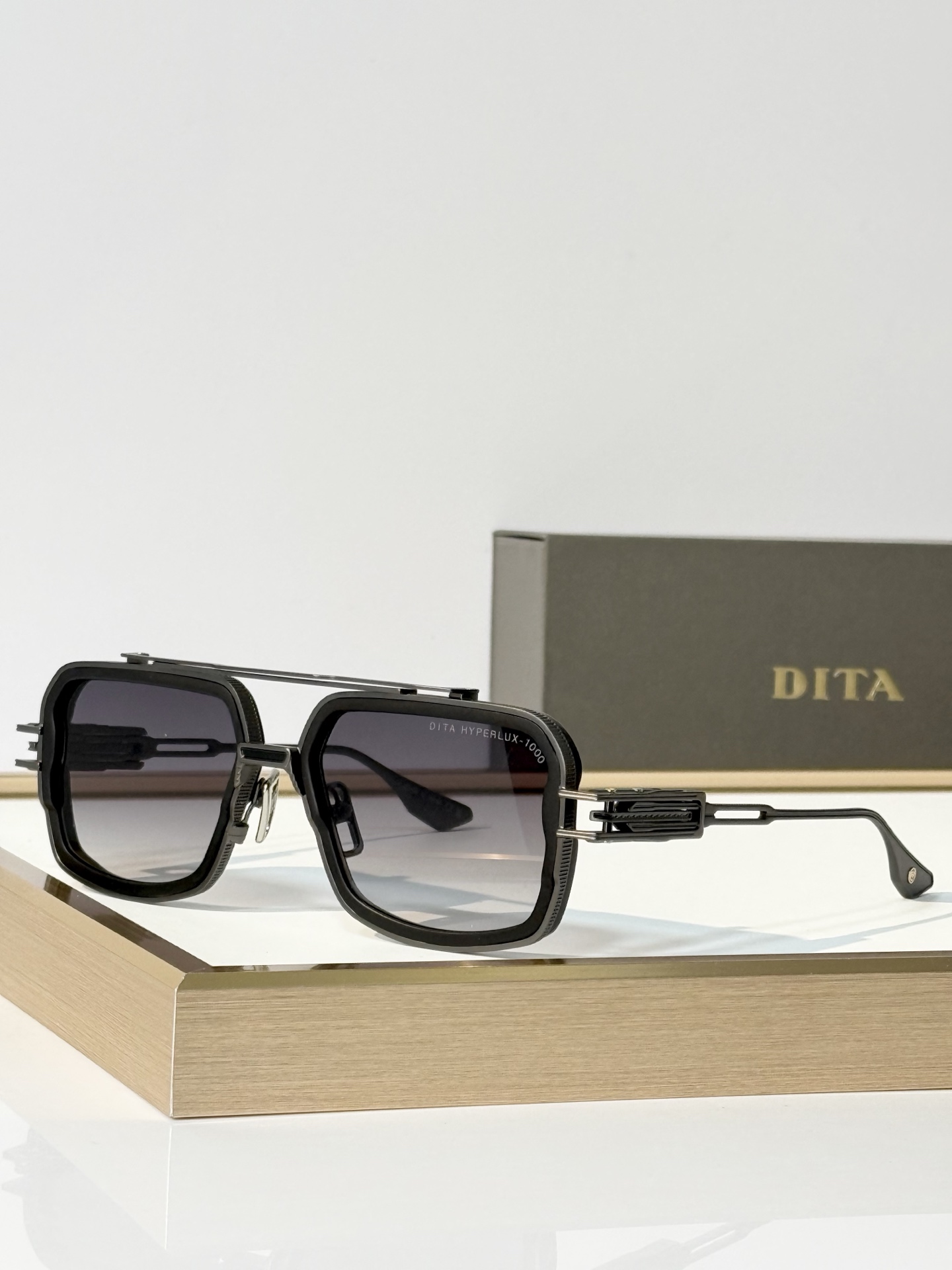 DIT* MODEL：HYPERLUX-1000 SIZE：56口18-137