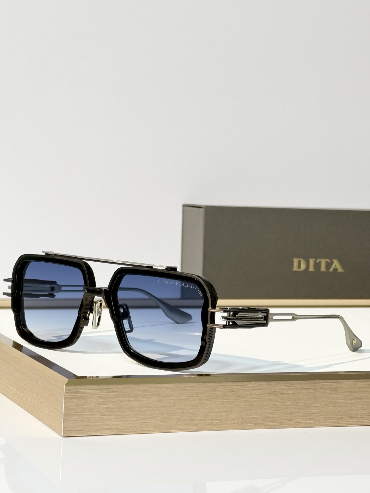 DIT* MODEL：HYPERLUX-1000 SIZE：56口18-137
