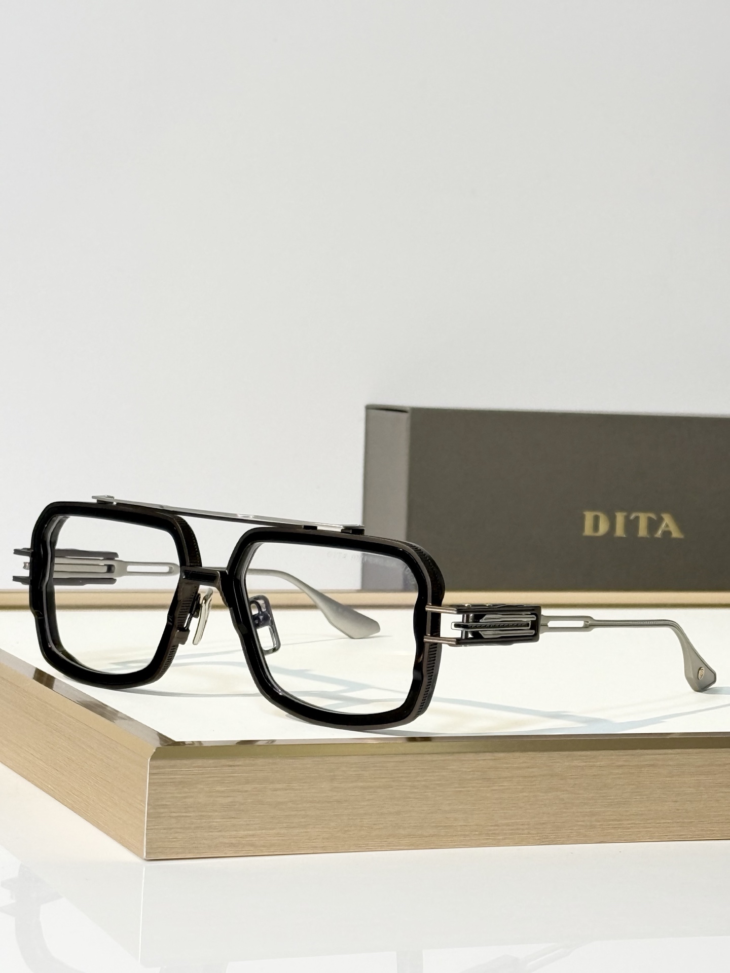 DIT* MODEL：HYPERLUX-1000 SIZE：56口18-137