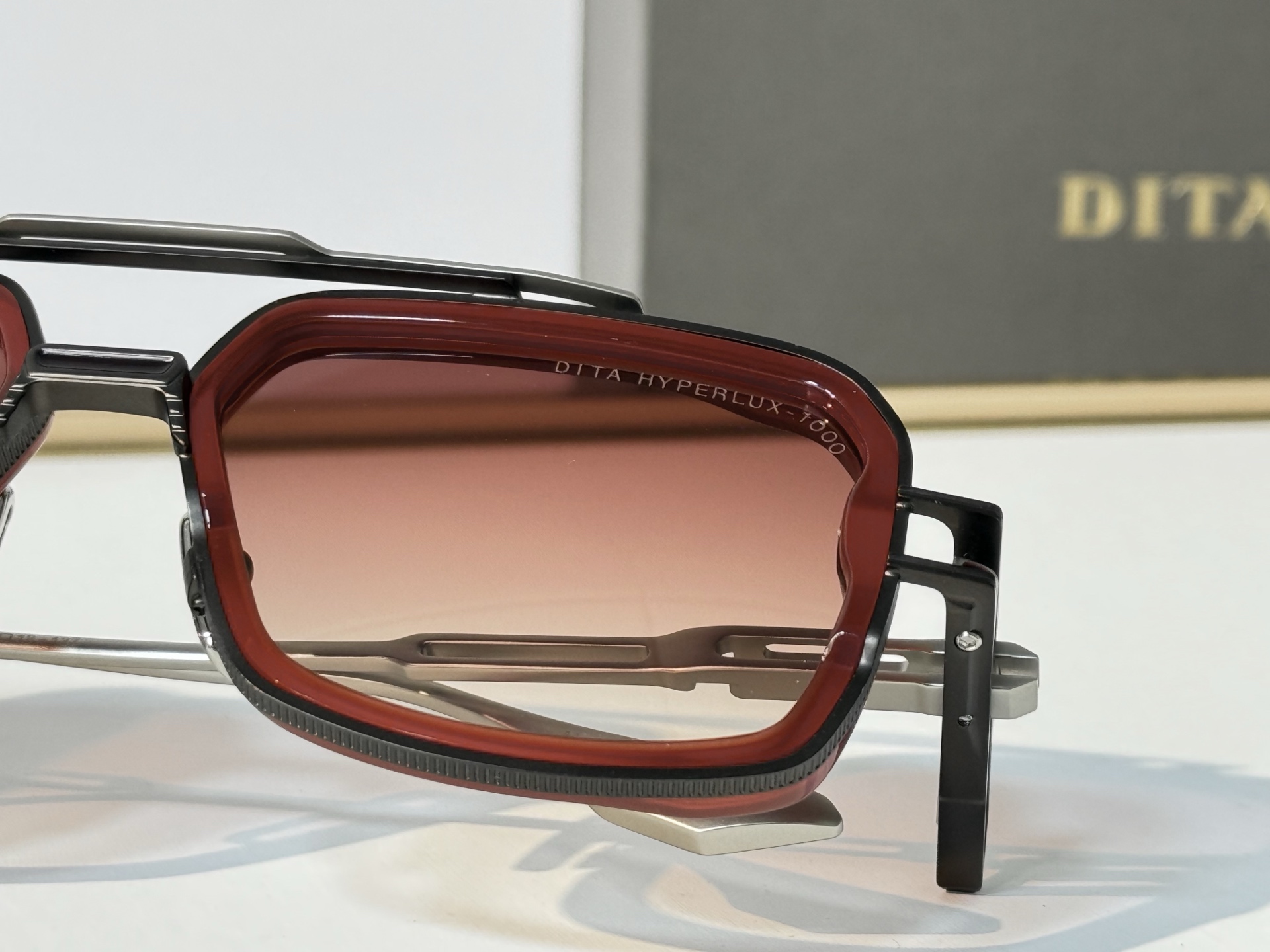 DIT* MODEL：HYPERLUX-1000 SIZE：56口18-137