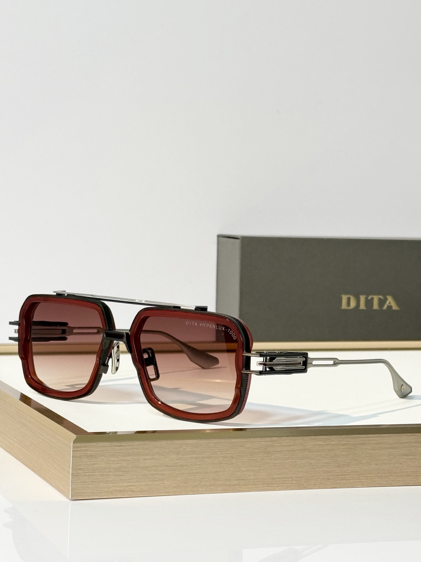 DIT* MODEL：HYPERLUX-1000 SIZE：56口18-137