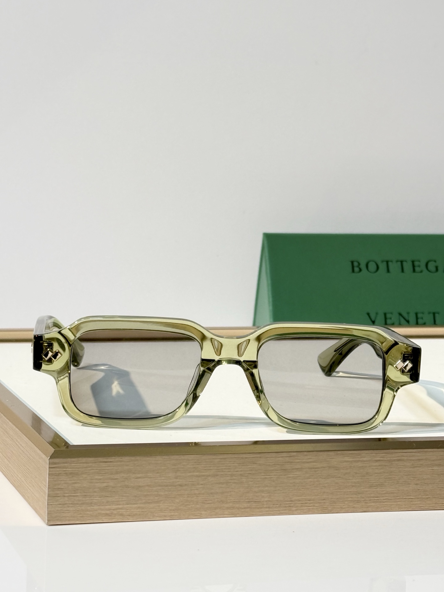 BOTTEGA VENET* MODEL：BV1442S SIZE：51口20-148 