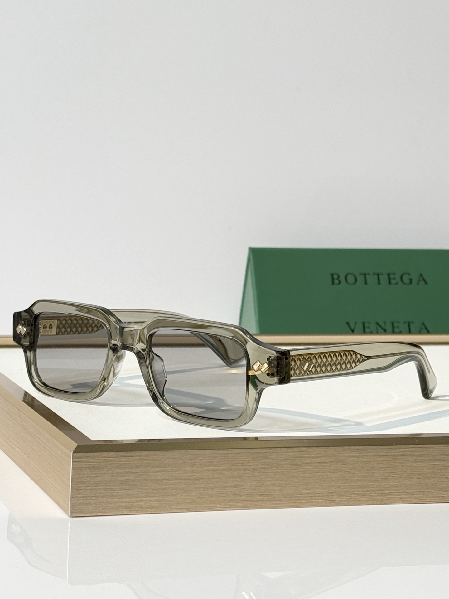 BOTTEGA VENET* MODEL：BV1442S SIZE：51口20-148 