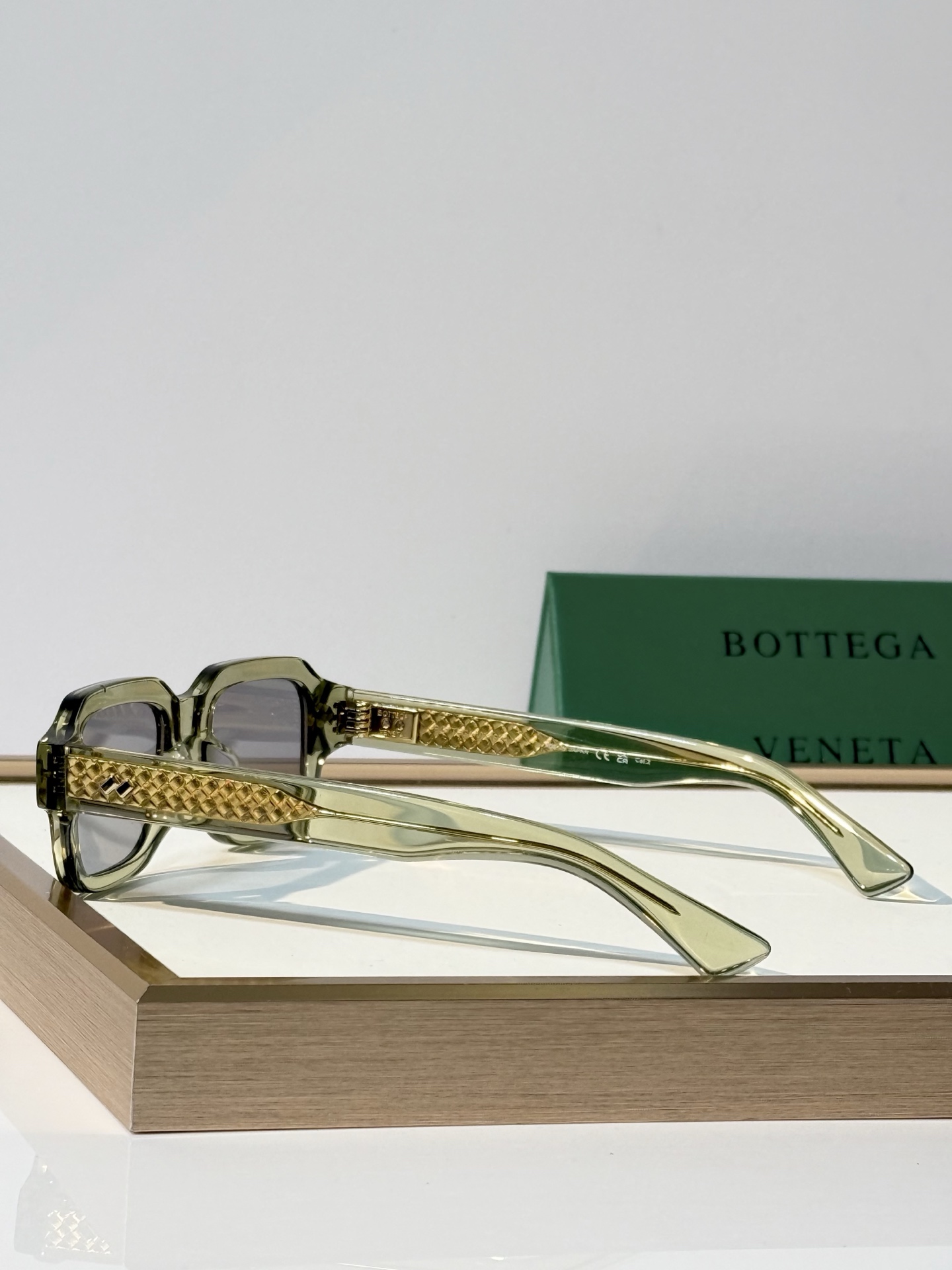 BOTTEGA VENET* MODEL：BV1442S SIZE：51口20-148 