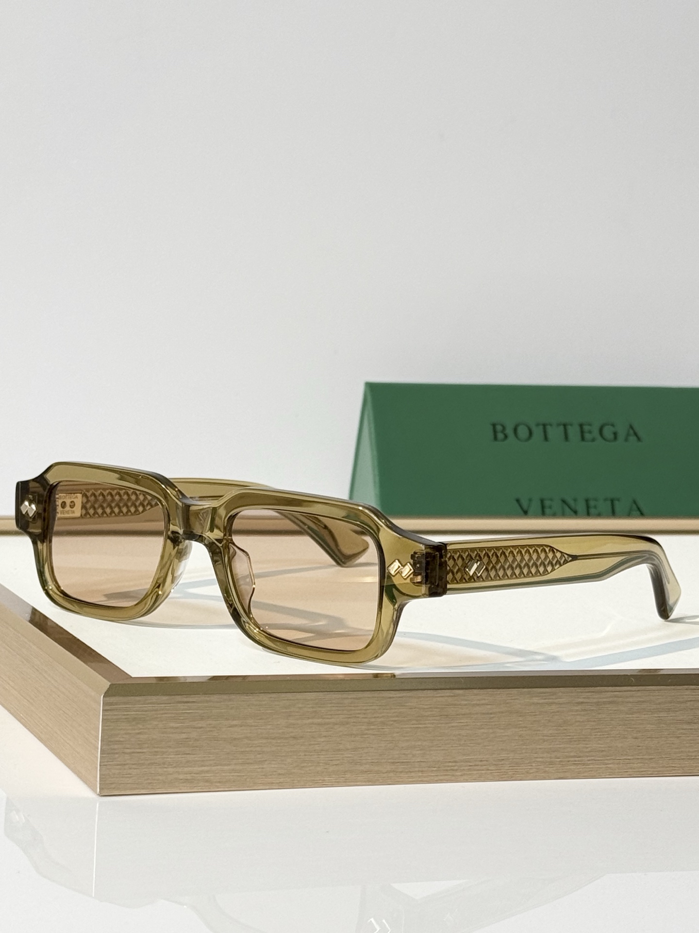 BOTTEGA VENET* MODEL：BV1442S SIZE：51口20-148 