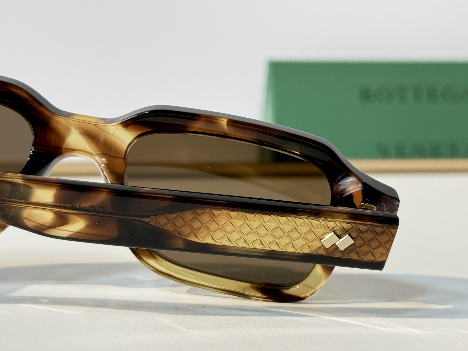 BOTTEGA VENET* MODEL：BV1442S SIZE：51口20-148