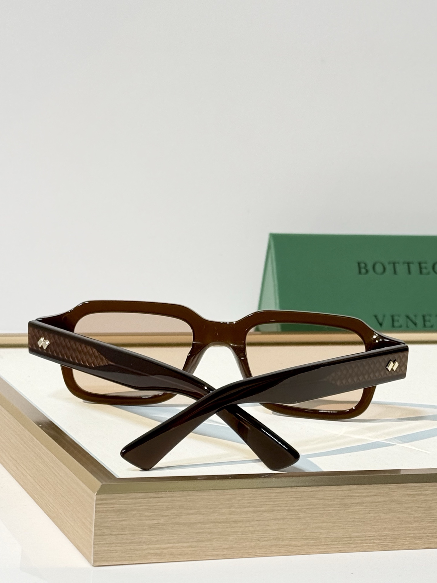 BOTTEGA VENET* MODEL：BV1442S SIZE：51口20-148
