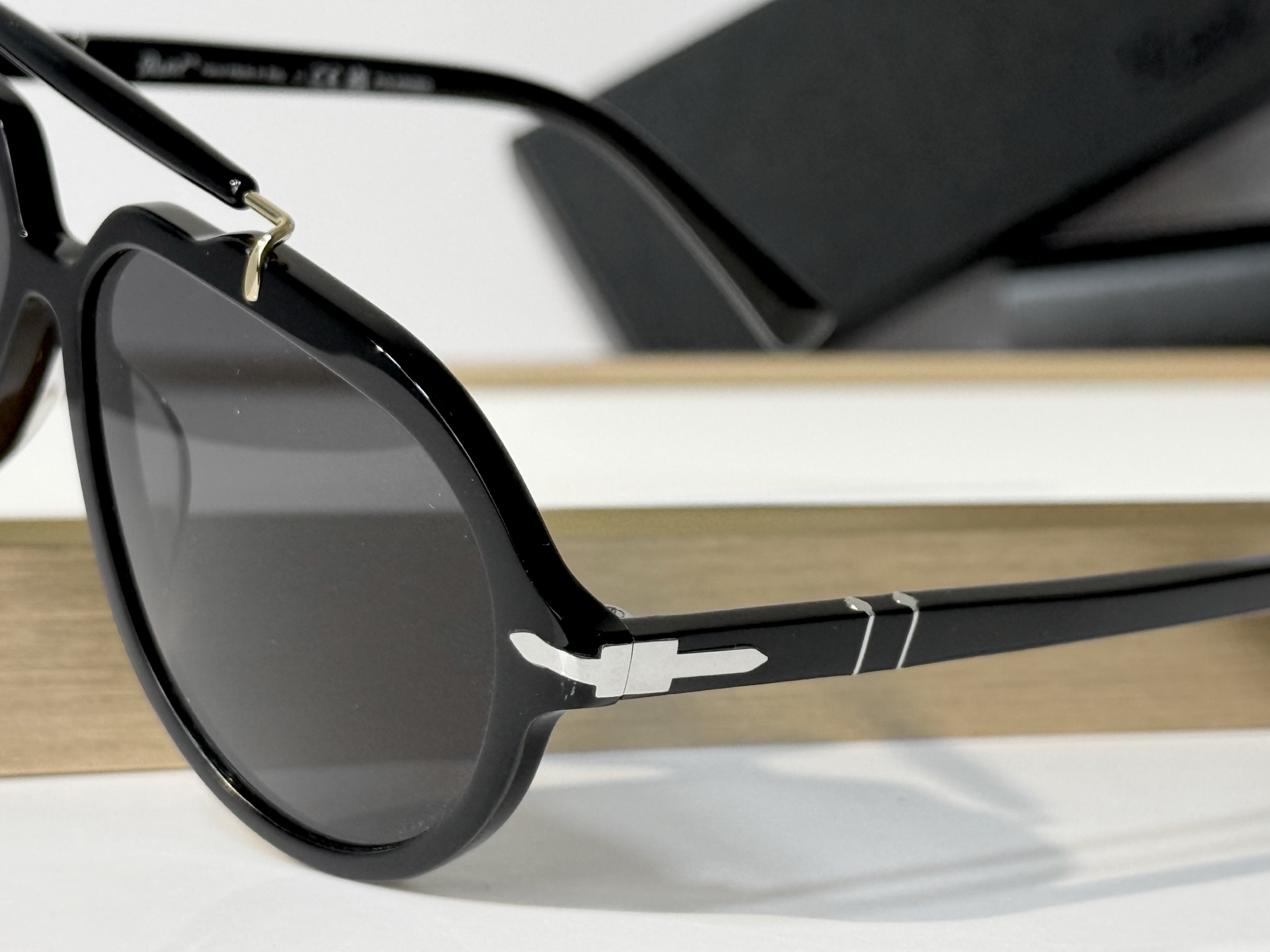 Persol MODEL：0202-S SIZE：57口13-140 