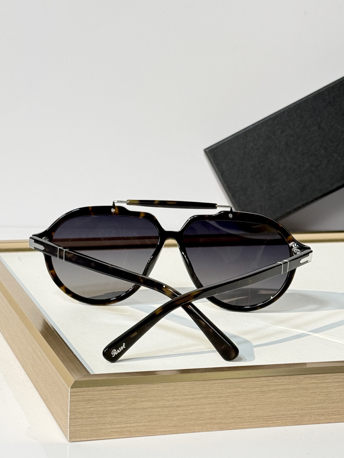Persol MODEL：0202-S SIZE：57口13-140