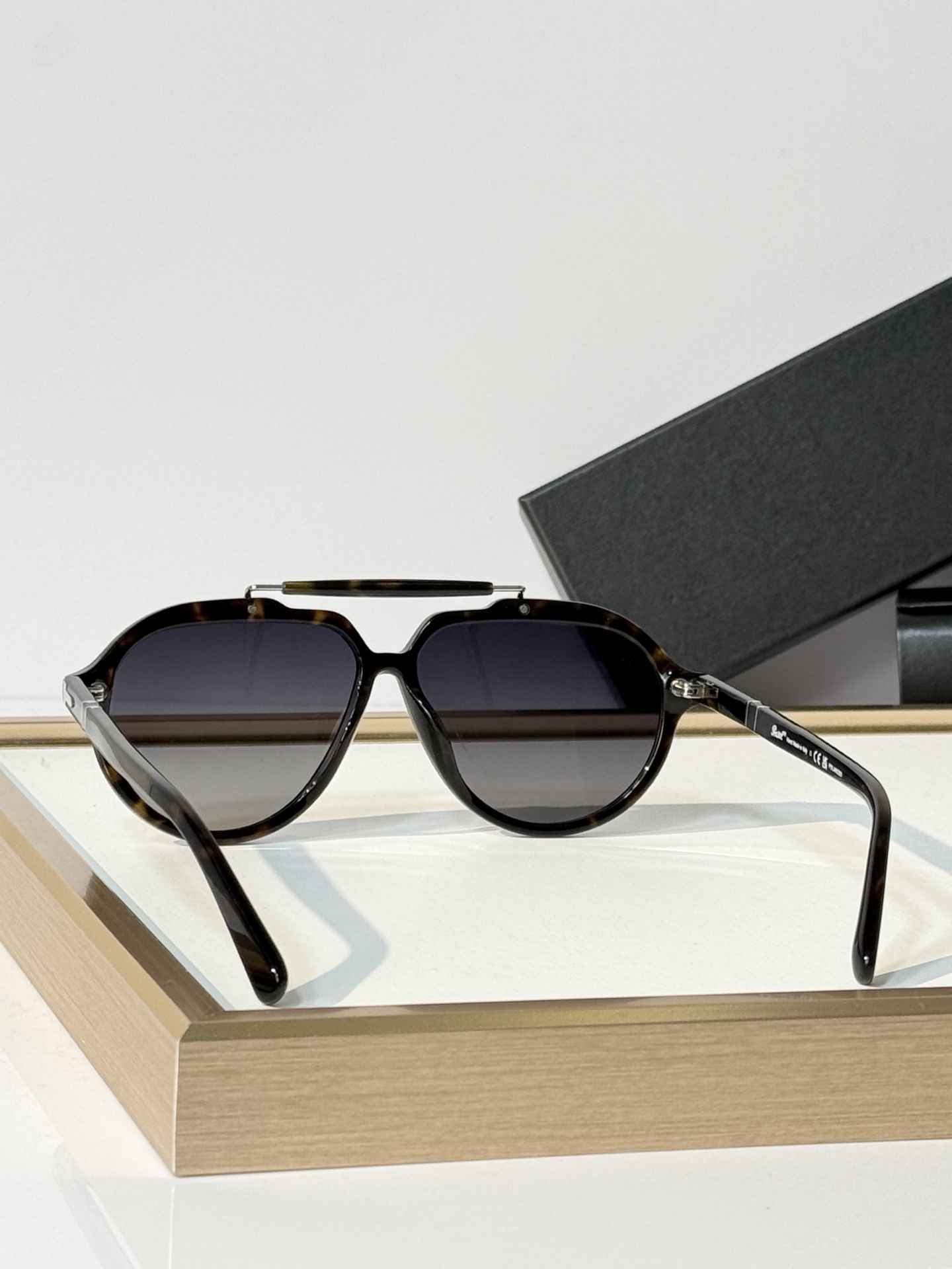 Persol MODEL：0202-S SIZE：57口13-140