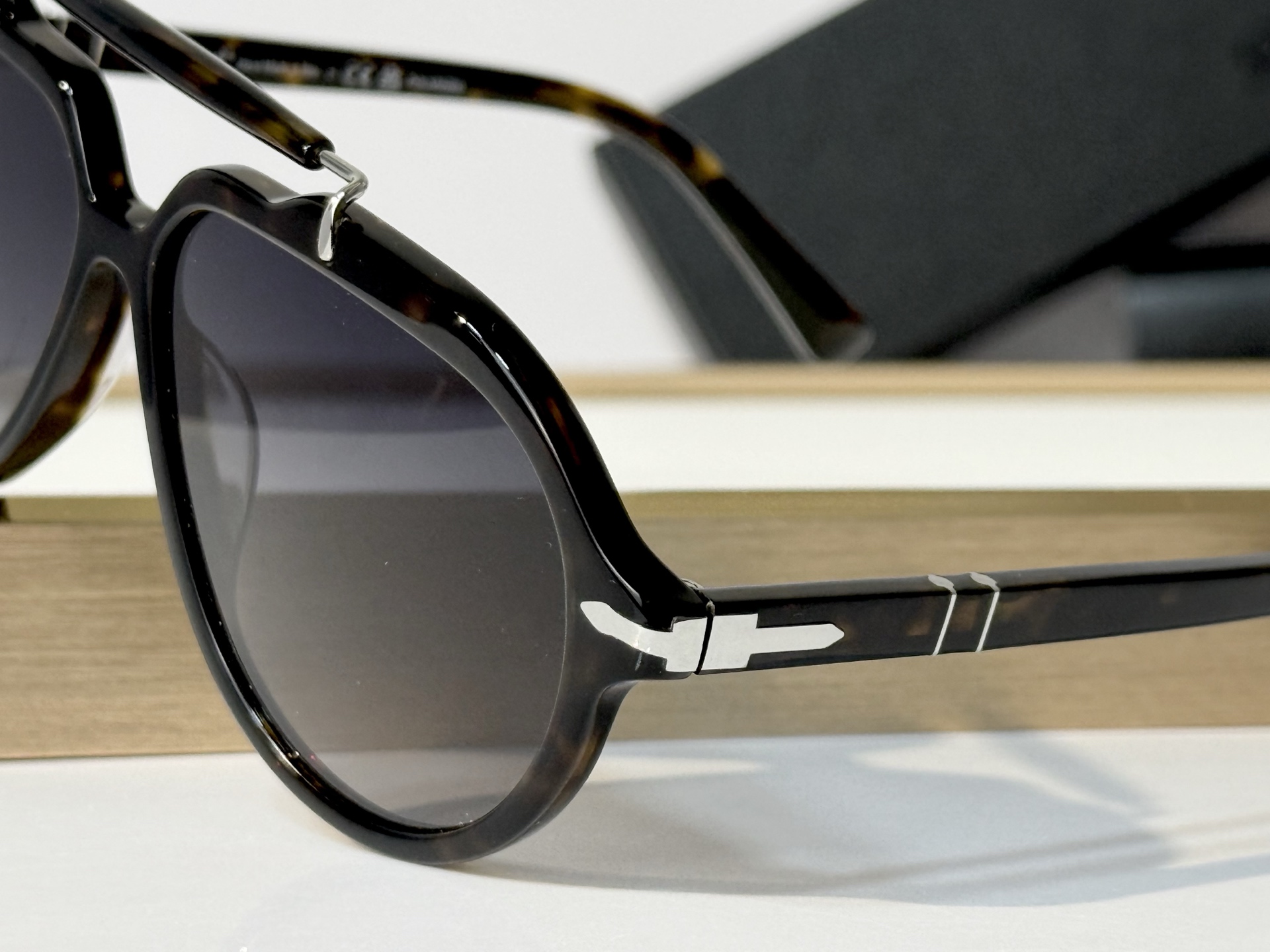 Persol MODEL：0202-S SIZE：57口13-140