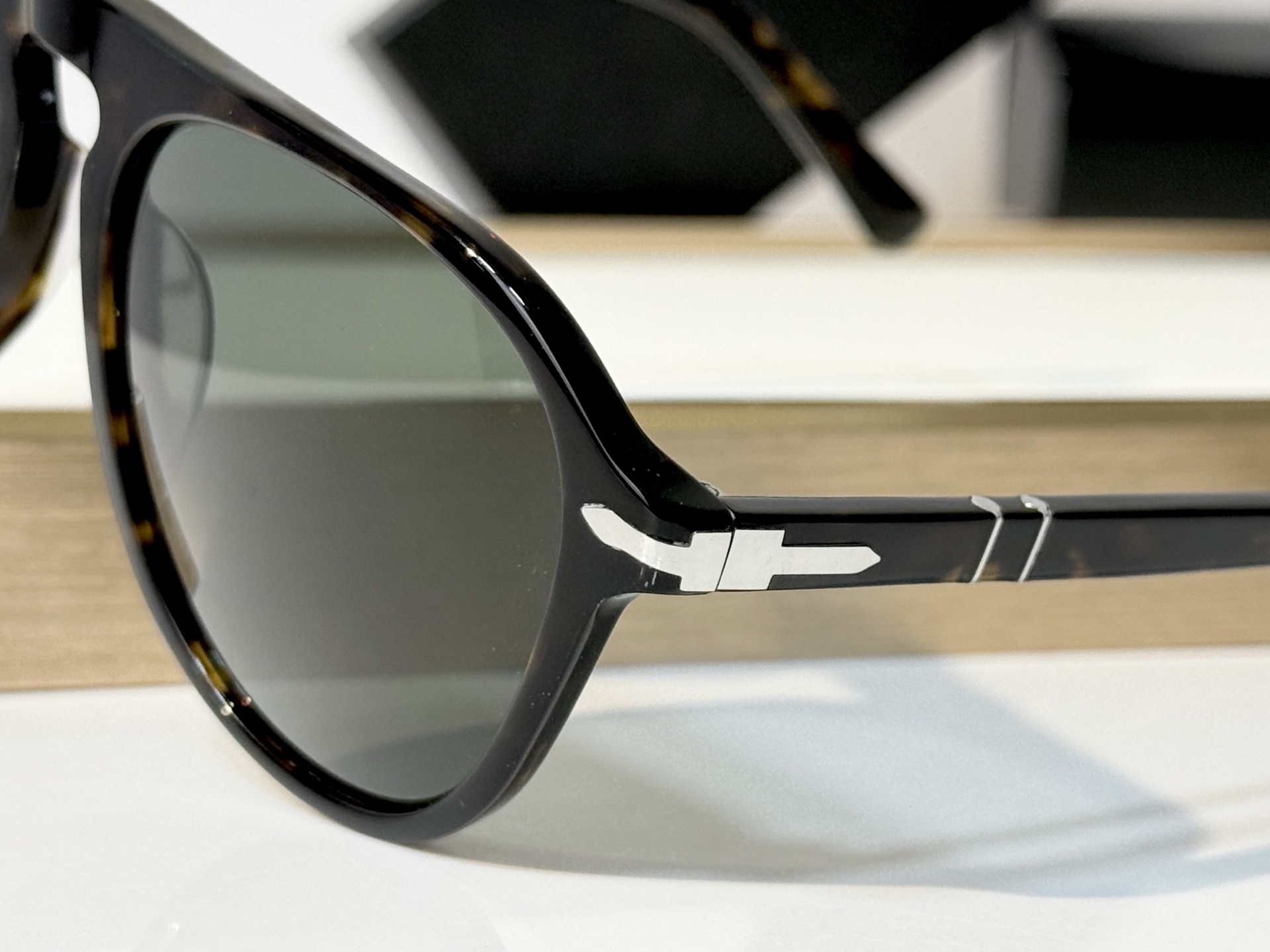 Persol MODEL：0PO3302S SIZE：55口19-145 