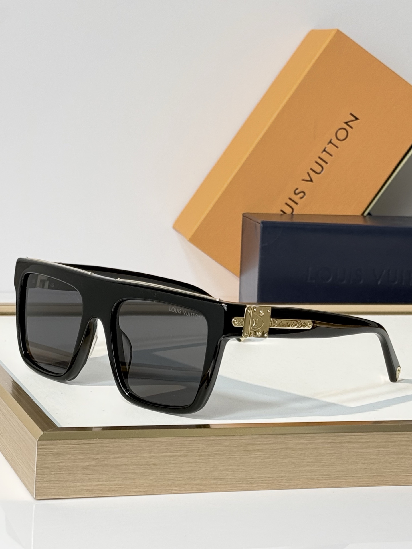 LOUIS VUITTO* MOD：Z3064U Size：55口20-140 