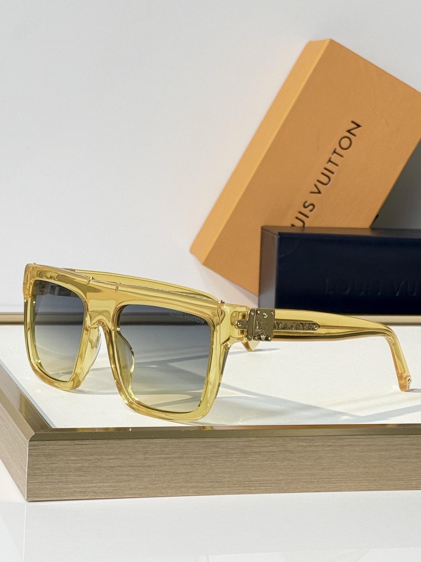 LOUIS VUITTO* MOD：Z3064U Size：55口20-140 