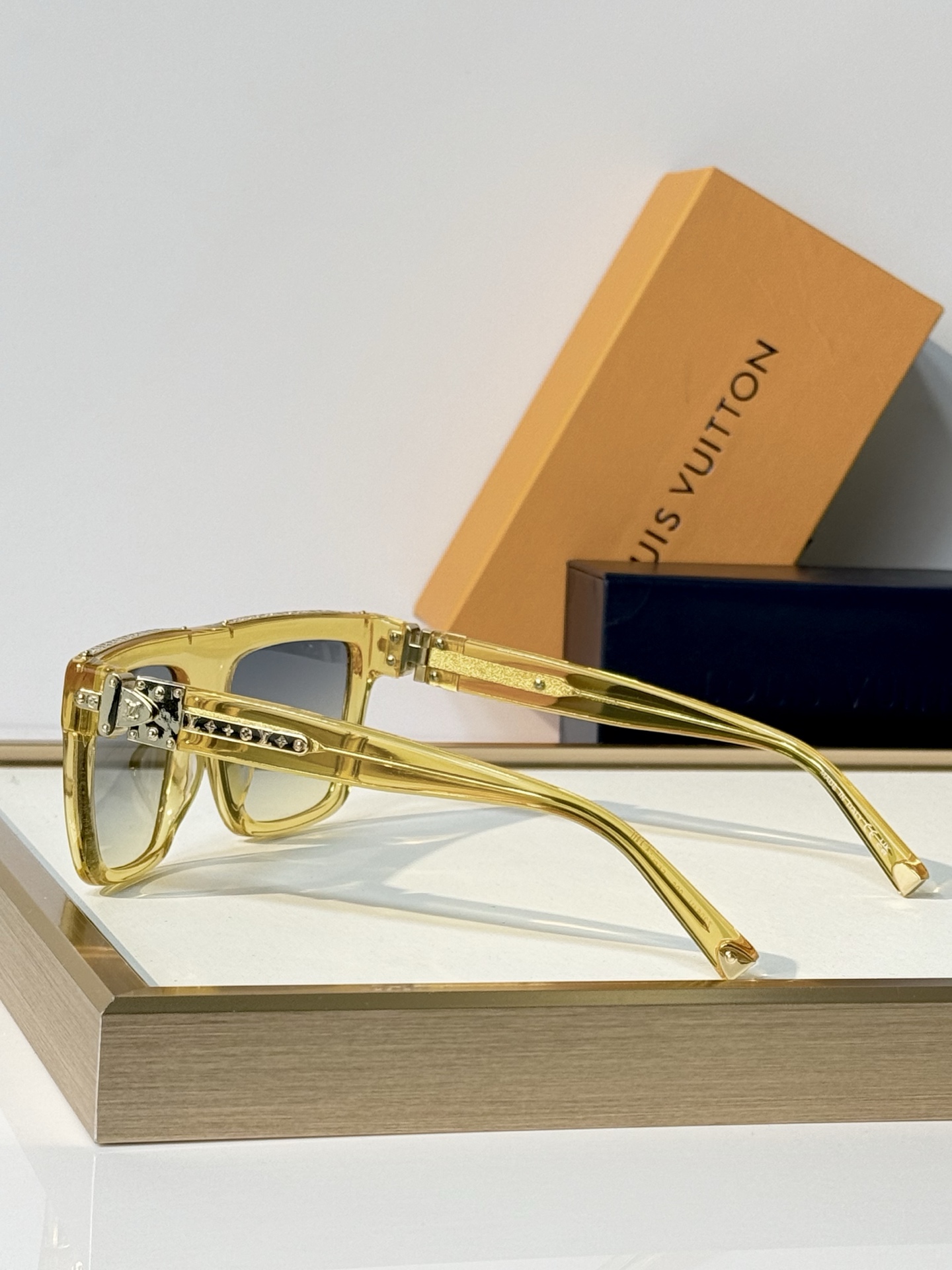 LOUIS VUITTO* MOD：Z3064U Size：55口20-140 