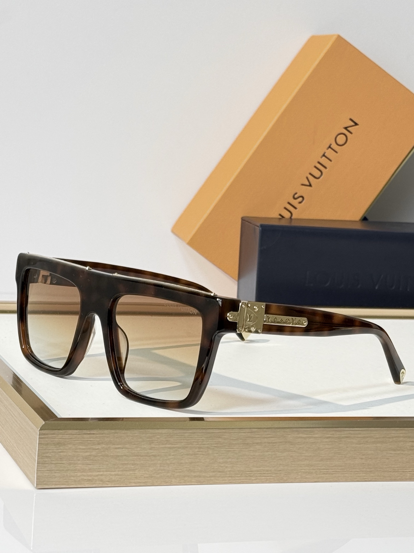 LOUIS VUITTO* MOD：Z3064U Size：55口20-140 