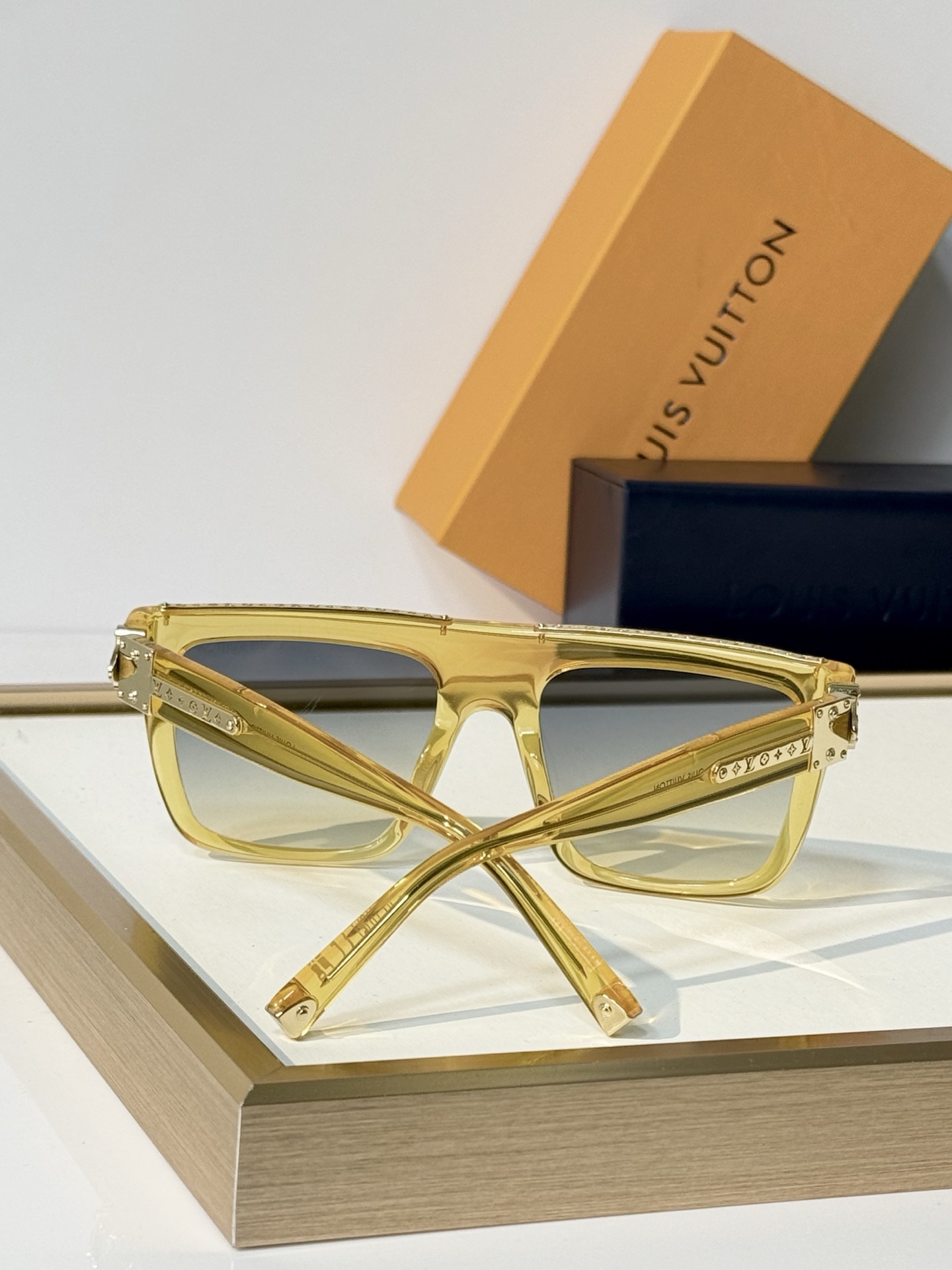 LOUIS VUITTO* MOD：Z3064U Size：55口20-140 