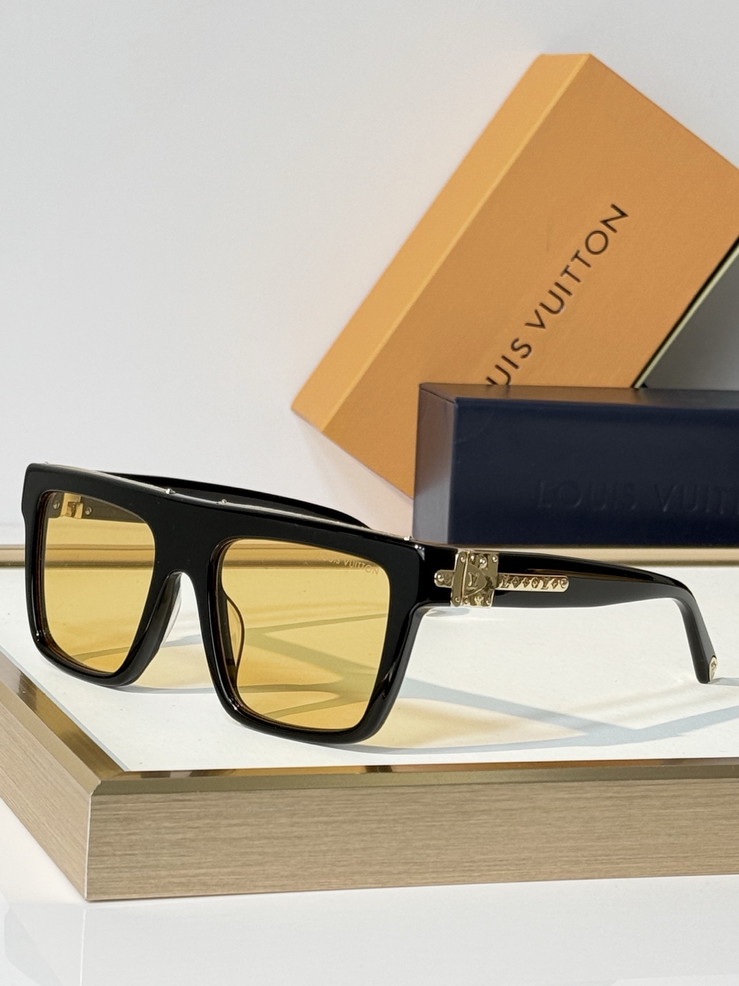 LOUIS VUITTO* MOD：Z3064U Size：55口20-140 