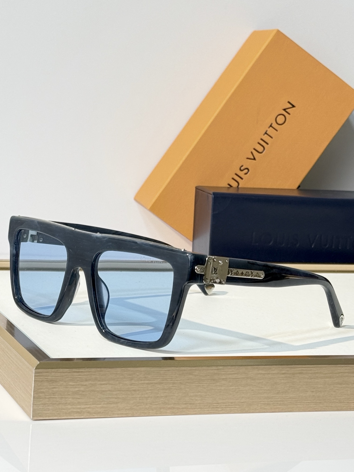 LOUIS VUITTO* MOD：Z3064U Size：55口20-140 