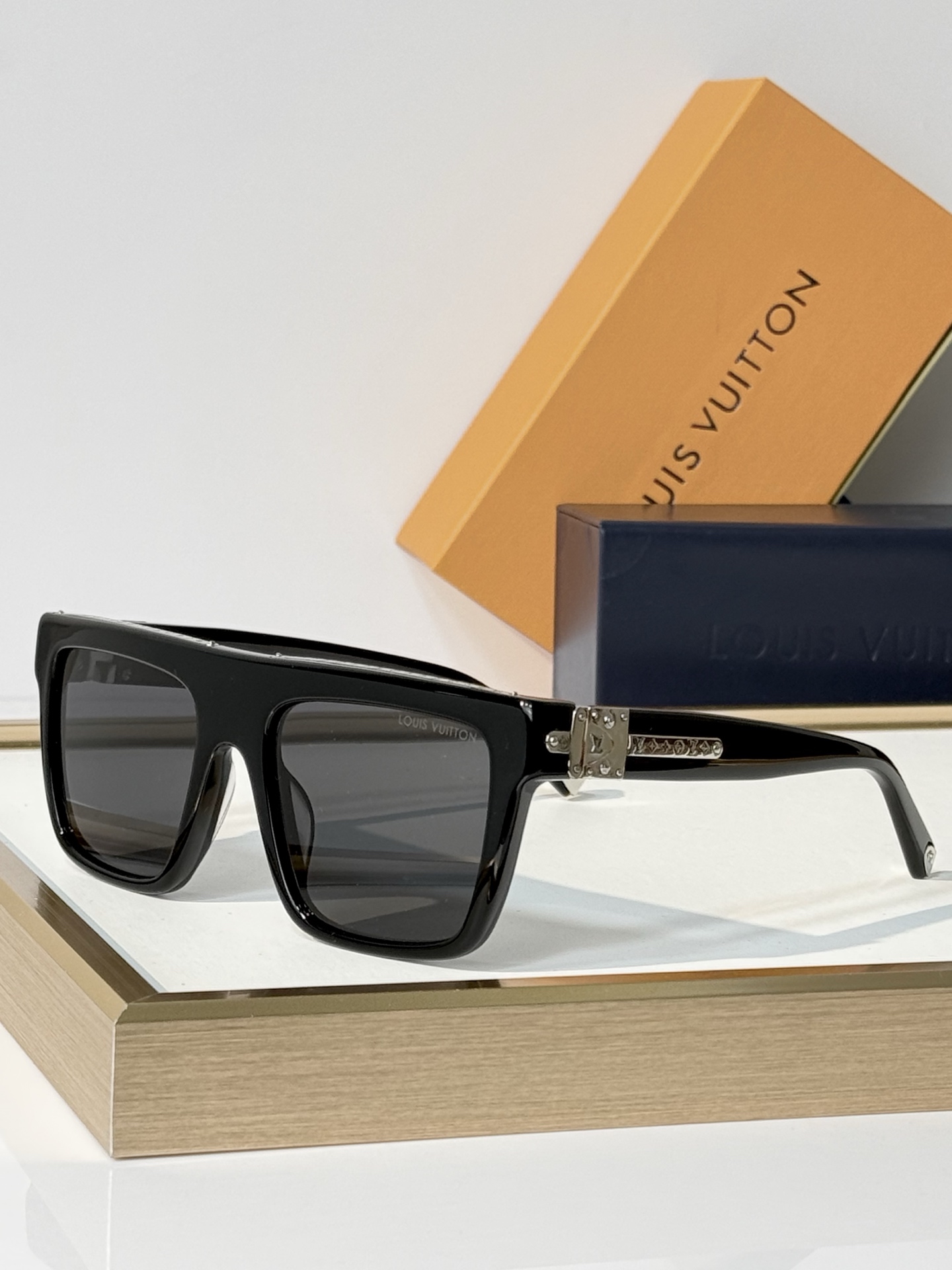 LOUIS VUITTO* MOD：Z3064U Size：55口20-140 