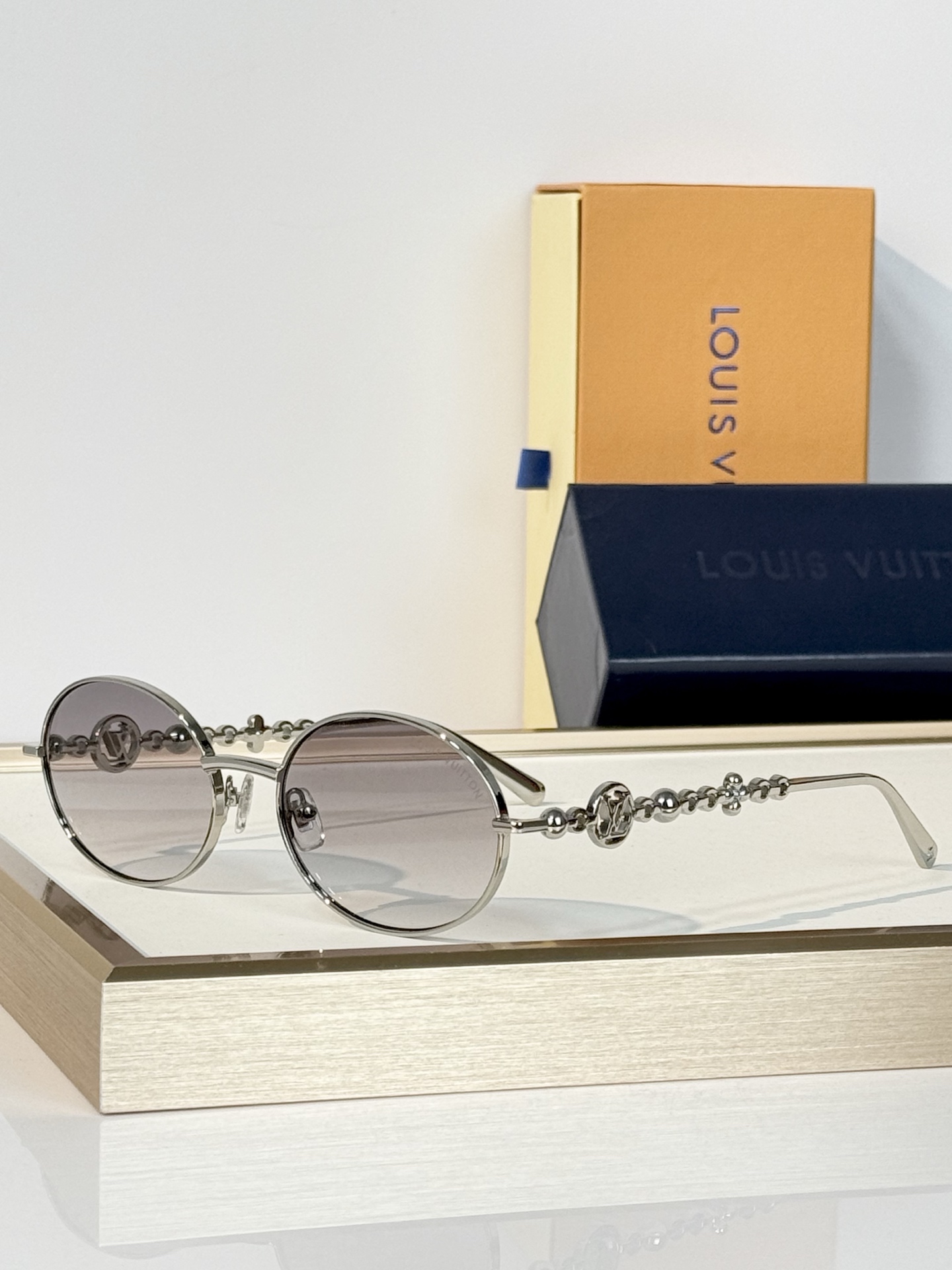 LOUIS VUITTON MODEL：Z7336U SIZE：57口19-147 