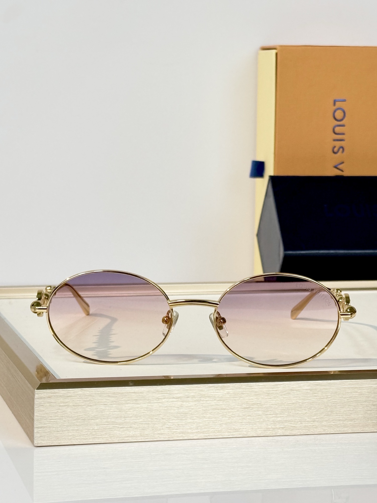 LOUIS VUITTON MODEL：Z7336U SIZE：57口19-147 