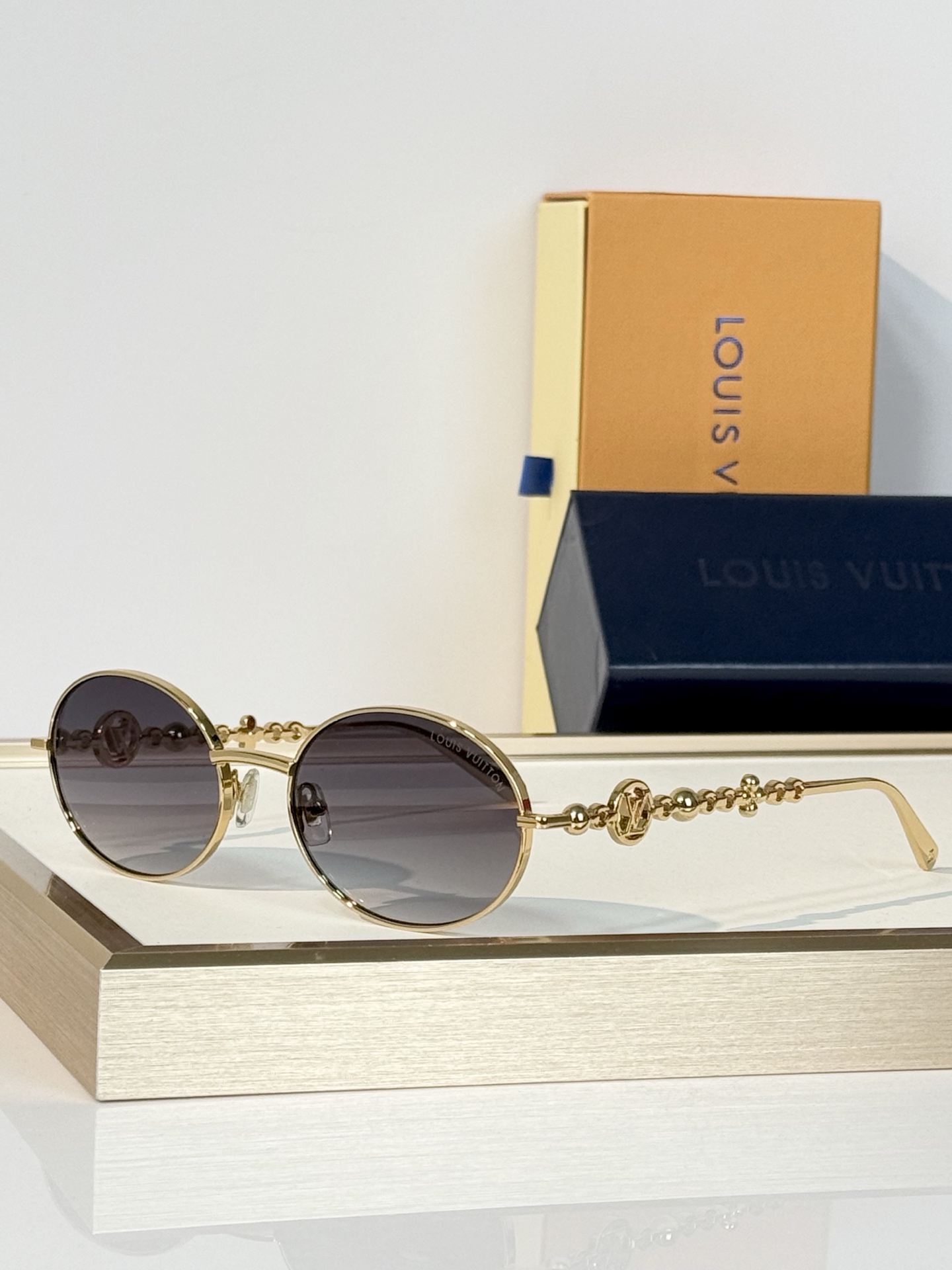 LOUIS VUITTON MODEL：Z7336U SIZE：57口19-147 