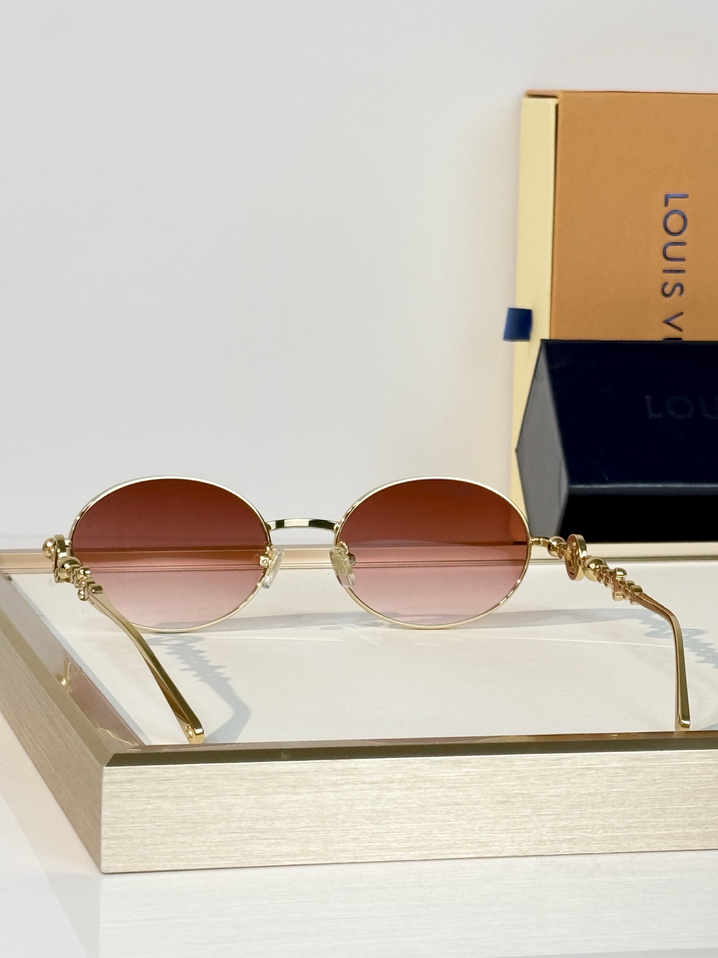 LOUIS VUITTON MODEL：Z7336U SIZE：57口19-147 